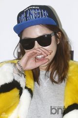 组图：孔孝真瑞雨等众星捧场首尔时装周