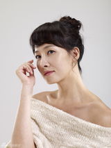 组图：韩星金善雅化妆品写真 展现清纯性感