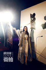 明星爱街拍盘点：那些美得不像话的逆光瞬间