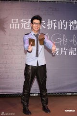 高清图：品冠喜成人夫 否认太太怀孕