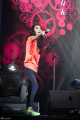 组图：曲婉婷亚洲巡演首站香港完美落幕