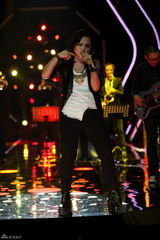 组图：《歌手2》韩磊玩饶舌韦唯嗲嗲音