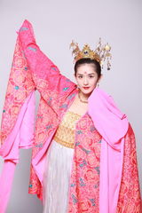 组图：王祖蓝模仿尚雯婕 李维嘉扮精灵王子