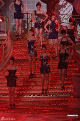 组图：2012港姐竞选现场 众佳丽热辣表演