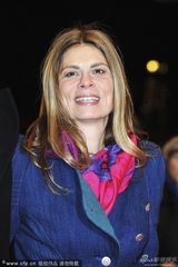 组图：《金子》柏林首映 女星罗萨裙装别致