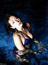 组图：《人间蒸发》曝阿布真理湿身写真