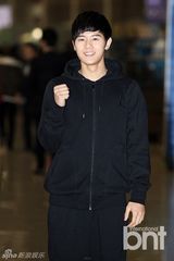 组图：Niel等随《少林寺》出发前往中国