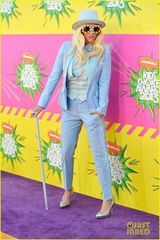 组图:儿童选择奖红毯  暮光女秀美腿钱妞变绅士