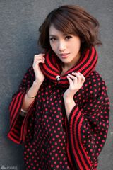 组图：王梓诺被称小林志玲 拍杂志求美不怕冷