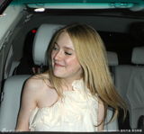 幻灯图：“暮光少女”范宁16岁生日宴 笑容灿烂