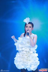 组图：Selina延迟造人 Ella挤胸性感舞老公最爱