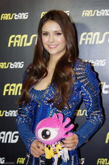 组图：《吸血鬼日记》女主角妮娜杜波夫专访