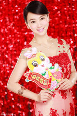 组图：翁虹贺岁写真曝光 温暖传递幸福正能量