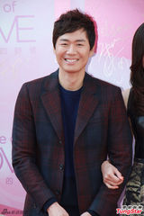 组图：钟嘉欣与延政勋合作电影 取昵称擦火花