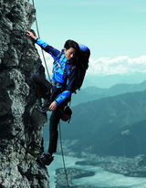 组图：《最佳爱情》车胜元户外服写真阳刚帅气