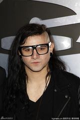 组图：格莱美红毯群星纷纷亮相星光熠熠