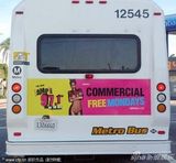 幻灯图：蕾哈娜广告现身公车 肉色紧身衣富冲击力