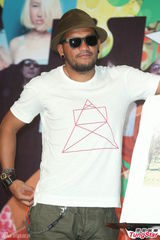 组图：陈绮贞结婚无着落 张震岳猛健身晒成黑炭