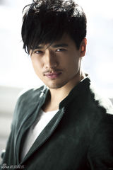 组图：高云翔新写真展硬朗气质