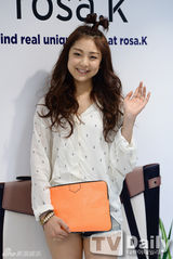 组图：韩团 Ladies' Code 权丽世Ashley着短裤亮相活动