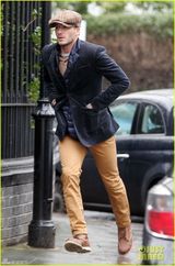 组图：贝克汉姆装扮绅士天冷狂奔