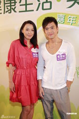 高清组图：陈炜现身秀厨艺 为烹饪比赛任评委