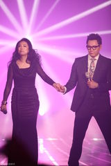 组图：我是歌手羽泉爆冷夺冠 邓超帮唱抢戏