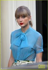 组图：泰勒斯威夫特拍新歌MV 蓝衫花裙复古到底