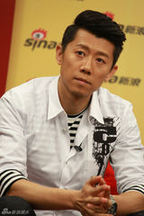 组图：《圣诞玫瑰》做客 桂纶镁邀张震演色魔