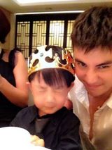 组图：最帅潮爸萌娃走红 潮萌不输林志颖父子