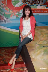 组图：杨思琦否认联络李泳豪 杨爱瑾不想太快结婚