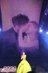 组图：范玮琪开唱黑人爱相随 张柏芝现身做嘉宾