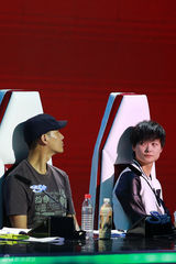 组图：快男彩排现场曝光 谢霆锋活跃李宇春话少