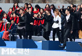 组图：鸟叔JYJ等亮相韩国新总统就职典礼