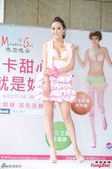 组图：人妻关颖性感挤奶 不怕老公吃醋