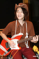 幻灯组图：旺福乐团打造“乡春之旅” 严爵变身牛仔