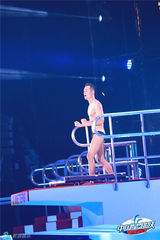 组图：《中国星跳跃》首期 牛群首跳失误晕厥