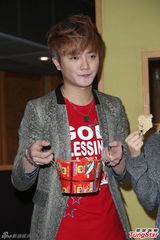 组图：F.I.R主唱骑车摔伤脊椎 陈建宁颁出禁骑令