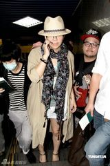 组图：憔悴张惠妹公开承认分手 避谈何守正劈腿