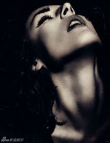 组图：内衣超模半裸大片抖椒乳姿态诱人