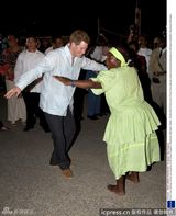 组图：哈里王子遇裸照风波 回顾坏小子成长史