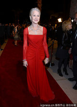 组图：棕榈泉红毯群星闪耀 娜奥米优雅海伦娇艳