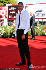 组图：《呼啸山庄》威尼斯首映 影片主创齐聚