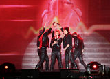 高清图：2PM等出席CYWORLD盛典 活力四射精彩献唱