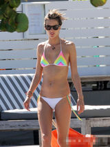 组图：2012比基尼美胸大盘点 众女星性感咸湿