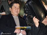 组图：韩电影导演沈衡来拖欠工资出庭面色凝重
