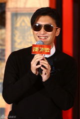 组图：《澳门风云》首映 周润发夫妻恩爱