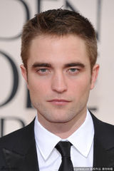 组图：罗伯特-帕丁森独自现身帅气逼人