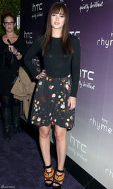 高清组图：莉顿-梅斯特黑裙亮相 串珠高跟鞋抢眼