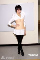 幻灯图：胡杏儿肉色束腰示人 似真空上阵极度抢镜